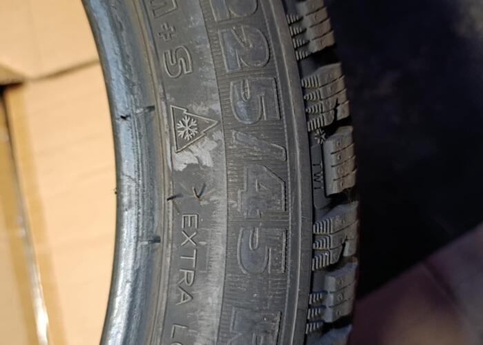Grajewo ogłoszenia: Sprzedamy komplet opon zimowych KORMORAN SNOW 225/45/R17 94V...