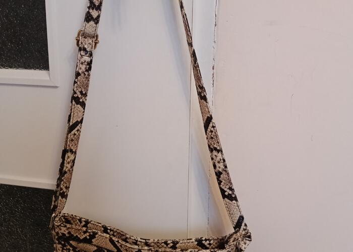 Grajewo ogłoszenia: Sprzedam torebkę damska bardzo ładna w panterkę z długim...