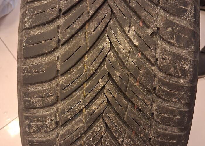 Grajewo ogłoszenia: Sprzedam 2 opony wielosezonowe 235/60R18 TOYOTIRES